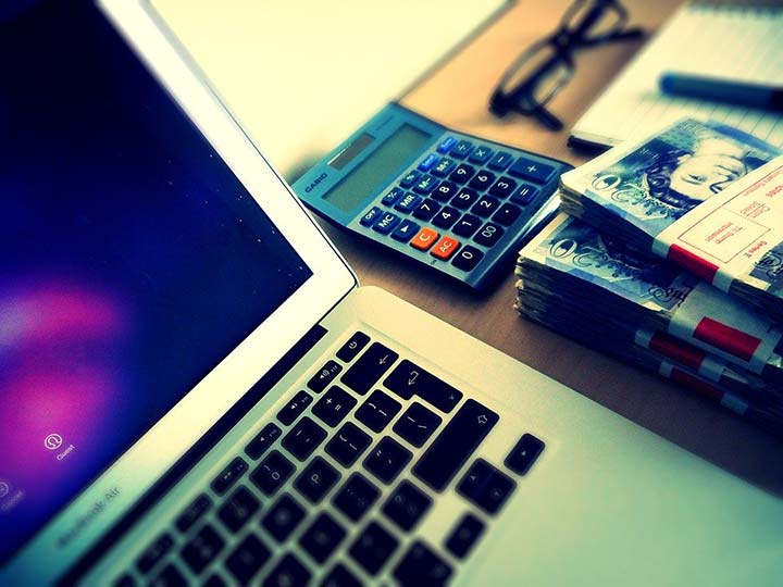 MacBook Calculator & Cash